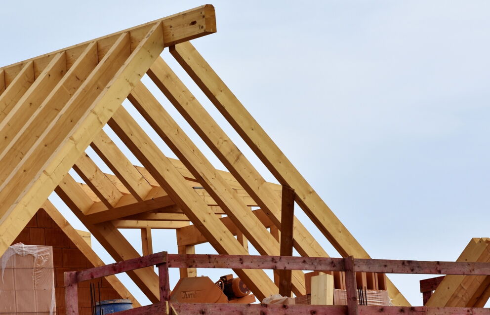 Building a roof truss © Image by Ralph 