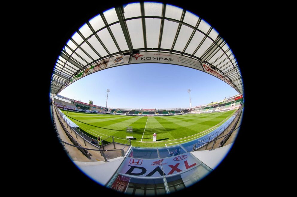 Das Fußballstadion von innen vom SV Ried.