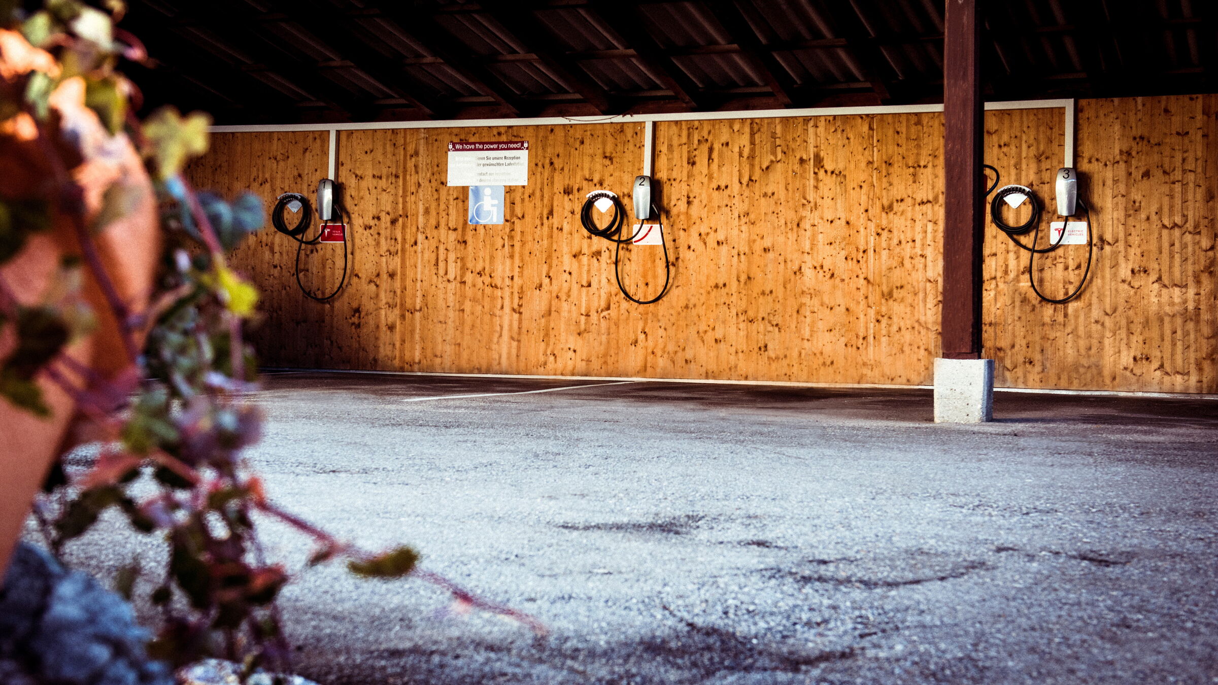 The Kaiserhof's charging station for electric cars in Ried © Katharina Wisata | Fotografie
