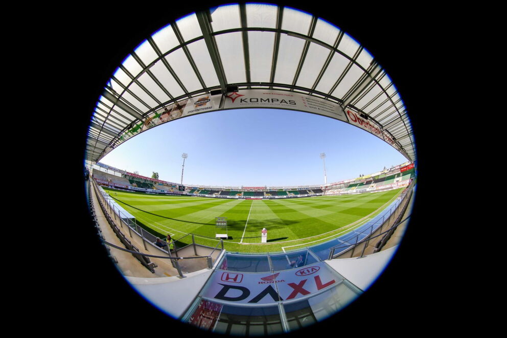 Das Fußballstadion von innen vom SV Ried.