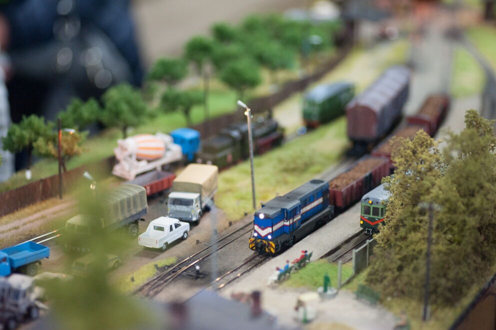 A model railroad with a model station © Andrzej Rembowski 